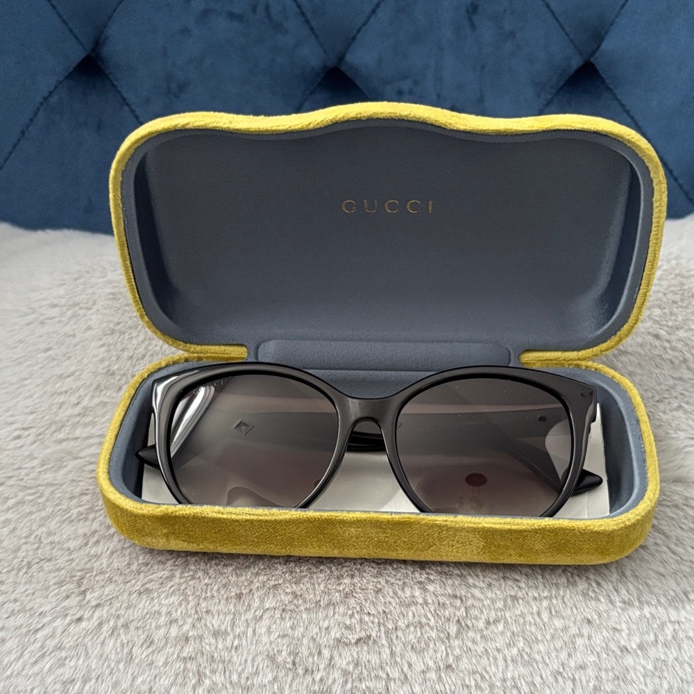 Authentic Gucci Women's Black Sunglasses with Smoke Gradient Lenses